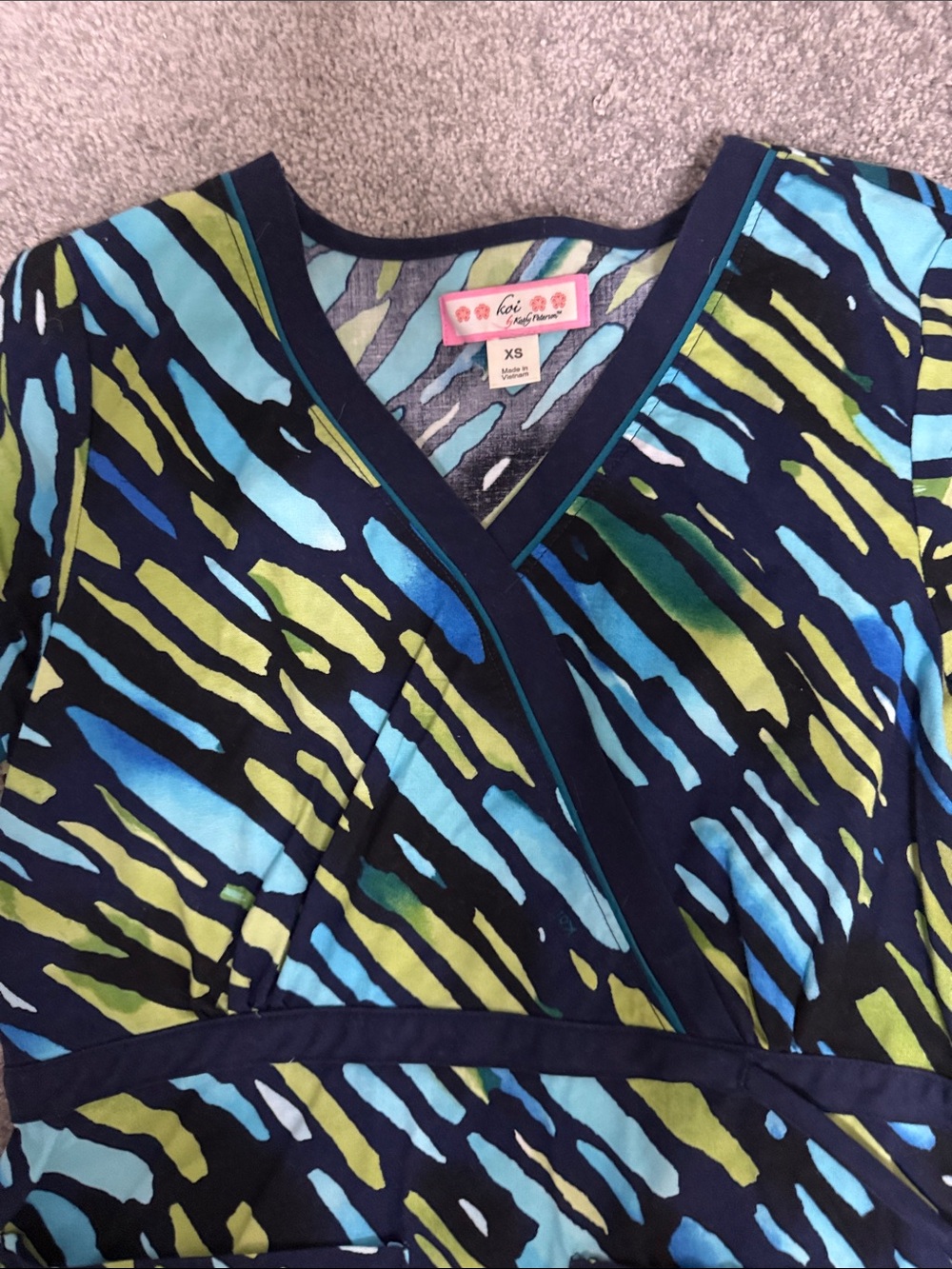 Koi by Kathy Peterson Navy Blue Multicolor V-Neck Scrub Top